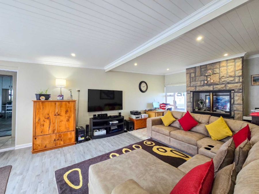 3 Bedroom Property for Sale in Stilbaai Wes Western Cape